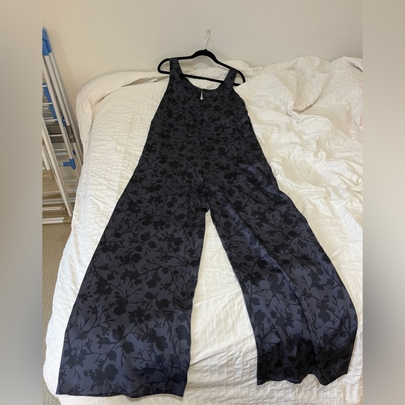 Smash and Tess Wide Leg silky jumpsuit - Picture 5 of 8